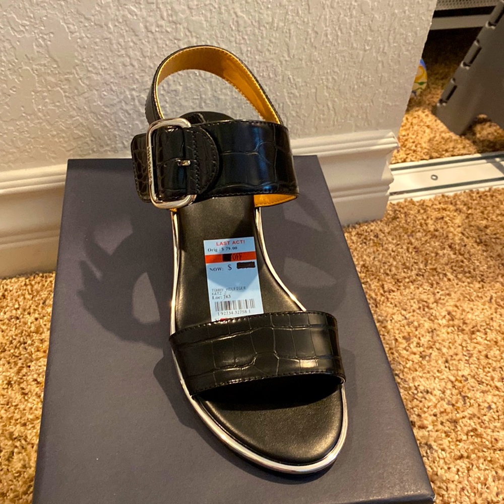 Never worn. KATZ2 black texture sandal by Tommy Hilfiger. Size 8.5 M  Elegant.